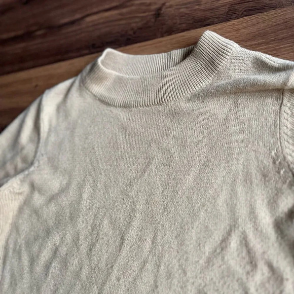 🔥4/$20 Beige sweater - Picture 8 of 9